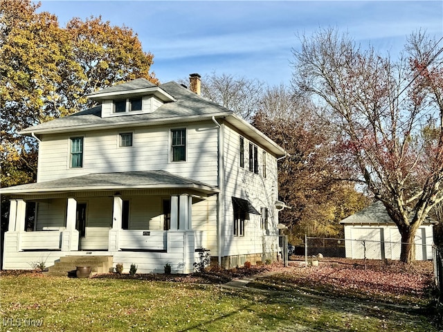 view of front of property with a front lawn and covered porch