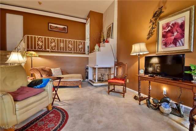 sitting room with carpet floors