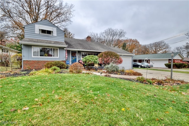 view of front of property featuring a front yard and a garage