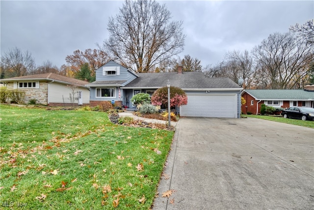 view of front facade with a garage and a front yard