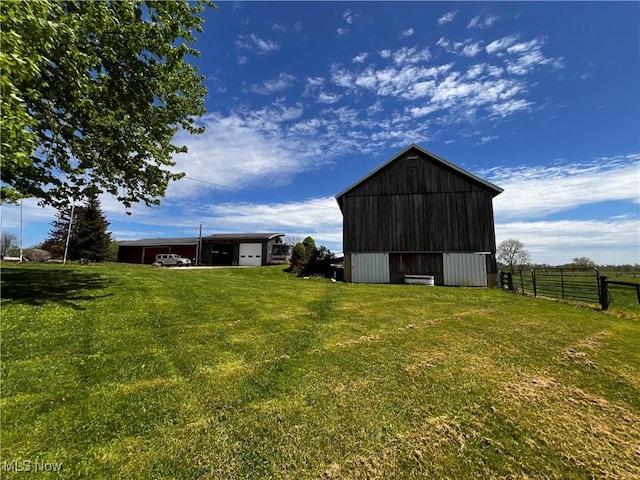 view of yard with an outdoor structure