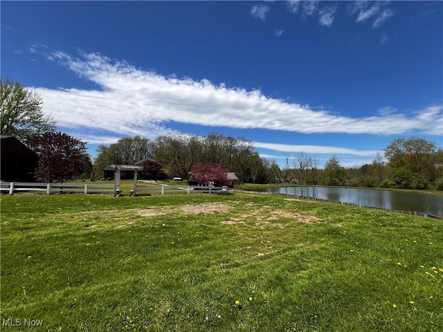 view of yard featuring a water view