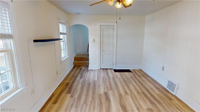 unfurnished room featuring light wood-type flooring and ceiling fan