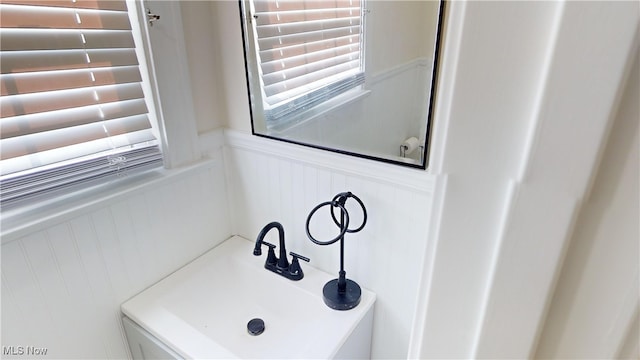 bathroom featuring sink