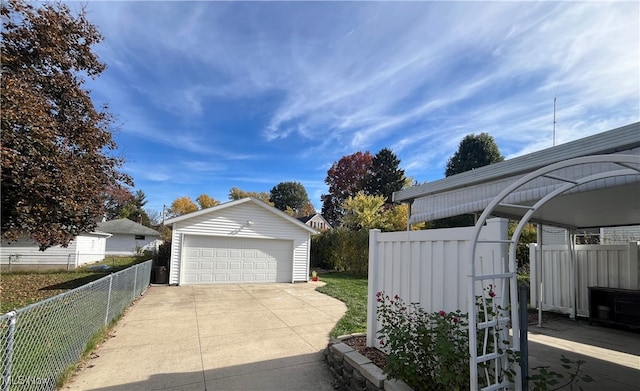 view of side of home featuring an outdoor structure, a garage, and a carport