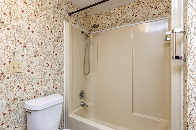 bathroom featuring toilet and washtub / shower combination