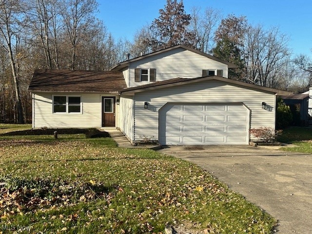 view of front of house featuring a front lawn and a garage