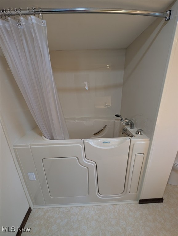 bathroom with shower / tub combo with curtain