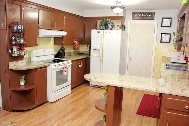 kitchen featuring white appliances, sink, kitchen peninsula, decorative backsplash, and light hardwood / wood-style flooring