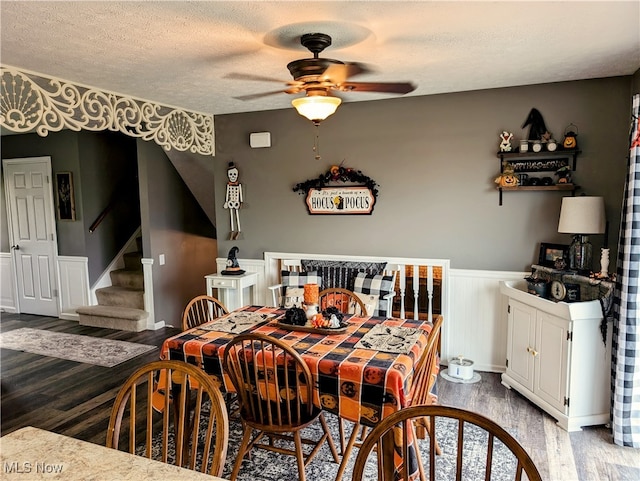 dining space with a textured ceiling, ceiling fan, and light hardwood / wood-style flooring