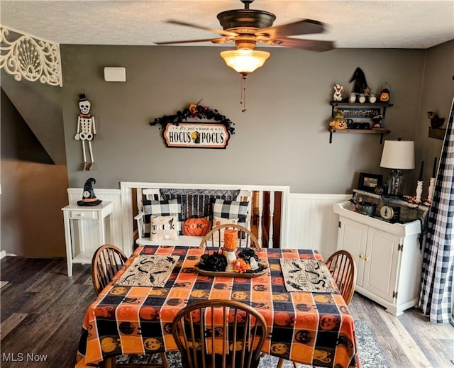 bedroom featuring a textured ceiling, hardwood / wood-style flooring, and ceiling fan