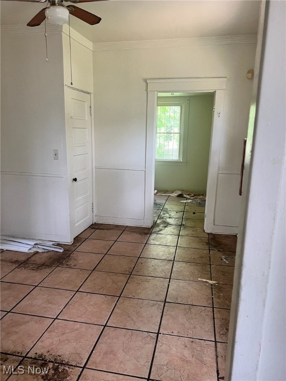 unfurnished room featuring crown molding and ceiling fan