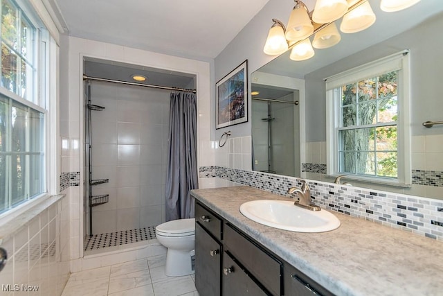 bathroom featuring curtained shower, a notable chandelier, toilet, vanity, and tile walls