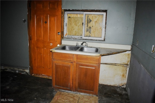 kitchen featuring concrete floors and sink