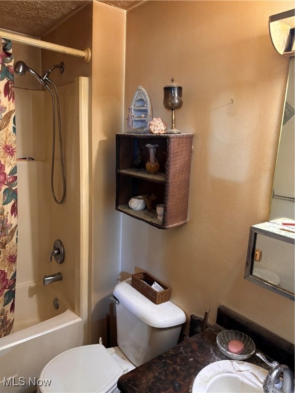 full bathroom featuring toilet, a textured ceiling, shower / bathtub combination with curtain, and sink