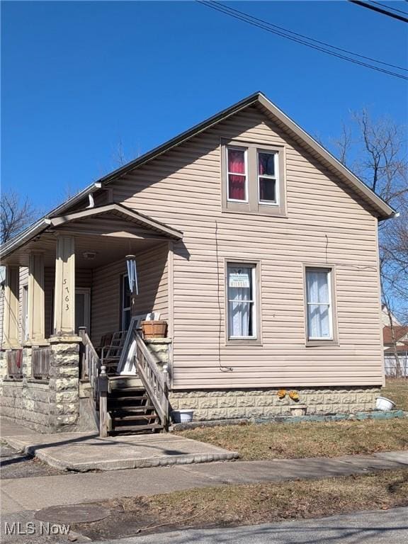 view of front facade featuring a porch