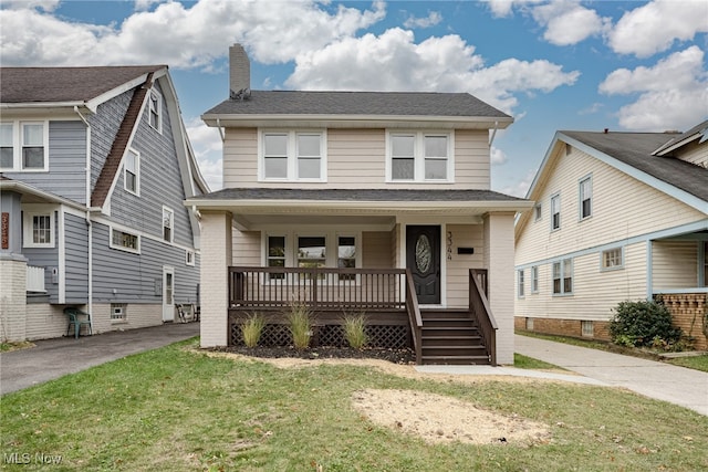 view of front facade with a front lawn and covered porch