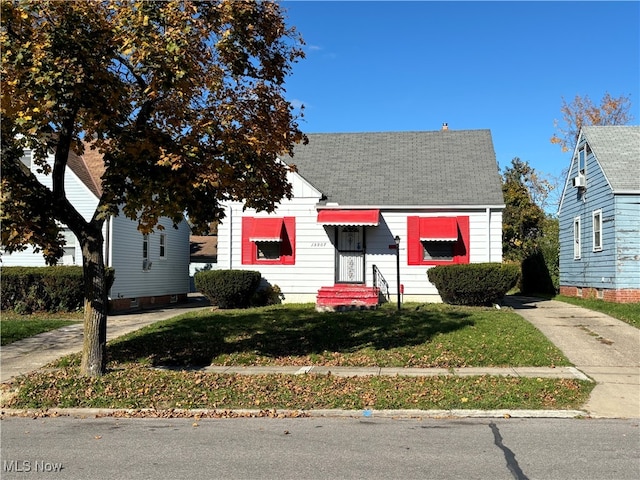 bungalow-style home featuring a front lawn