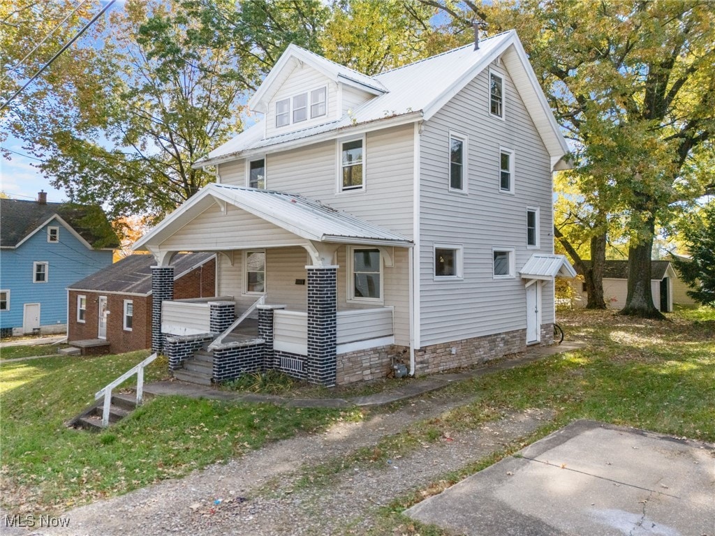 view of front of house featuring covered porch