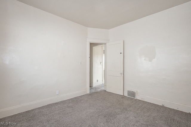 unfurnished room with carpet flooring