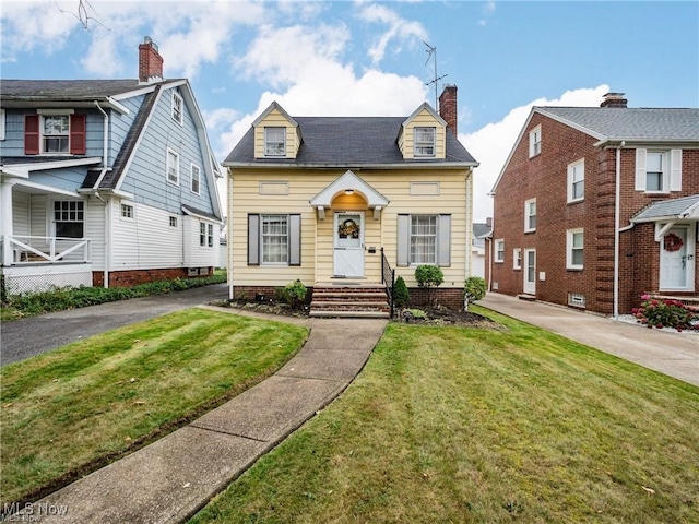 view of front of home featuring a front lawn