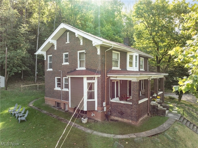 view of front facade with a front lawn