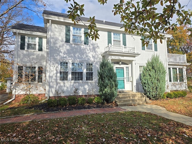 view of front of house with a balcony