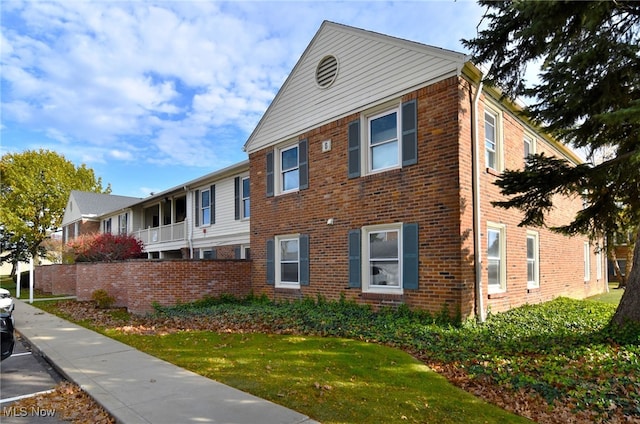 view of front of house with a front yard