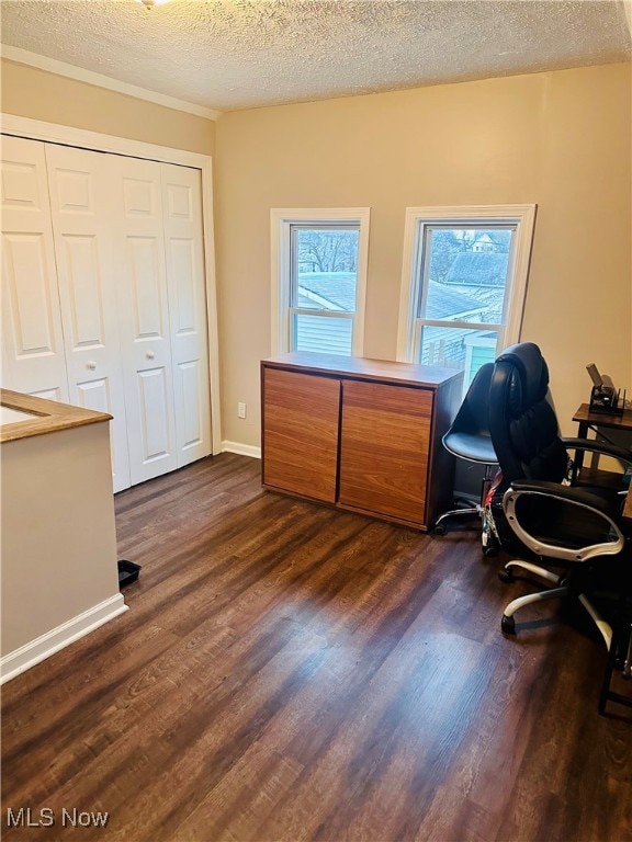 sitting room with dark wood-type flooring and a textured ceiling