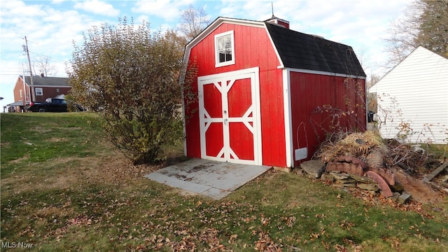 view of outbuilding featuring a yard