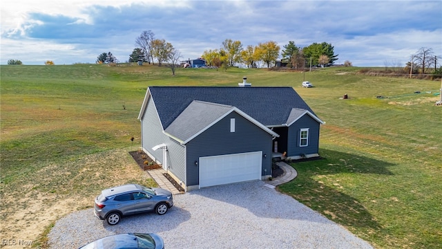 view of front of property featuring a front lawn