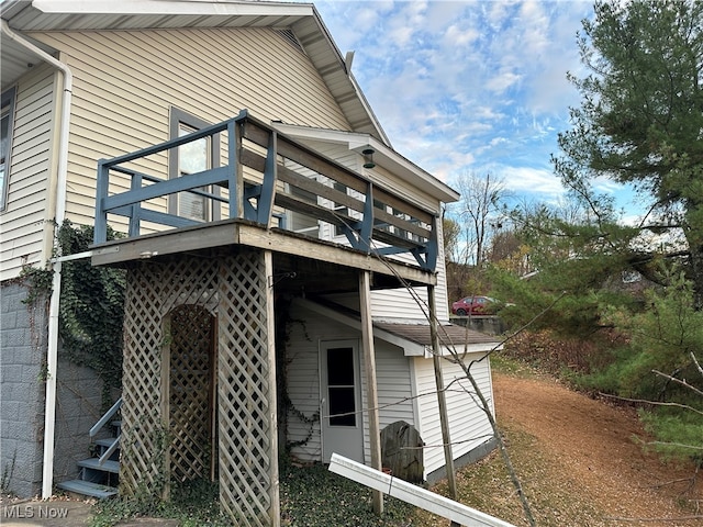 view of side of property featuring a balcony