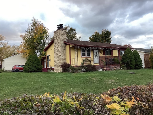 view of front of house with a front yard