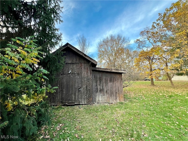 view of outbuilding featuring a lawn