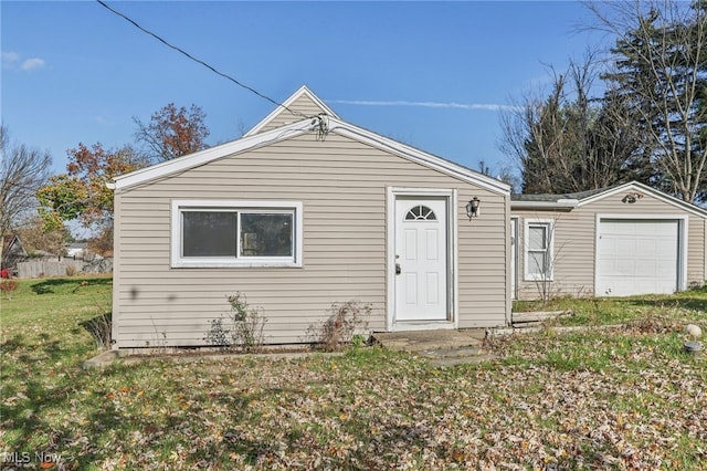 view of front of home featuring a front lawn