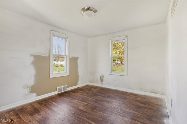 spare room featuring dark wood-type flooring