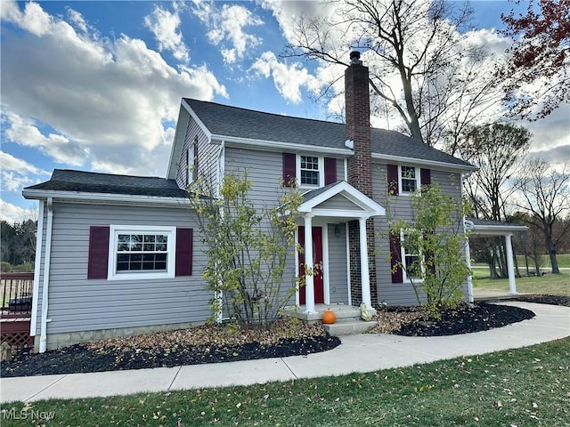 view of front of house with a front yard