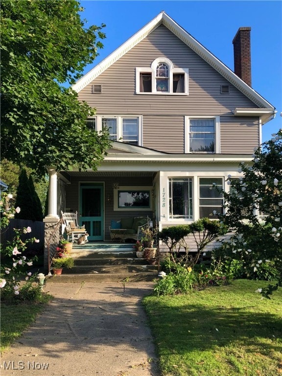 view of front of home with a front lawn and covered porch