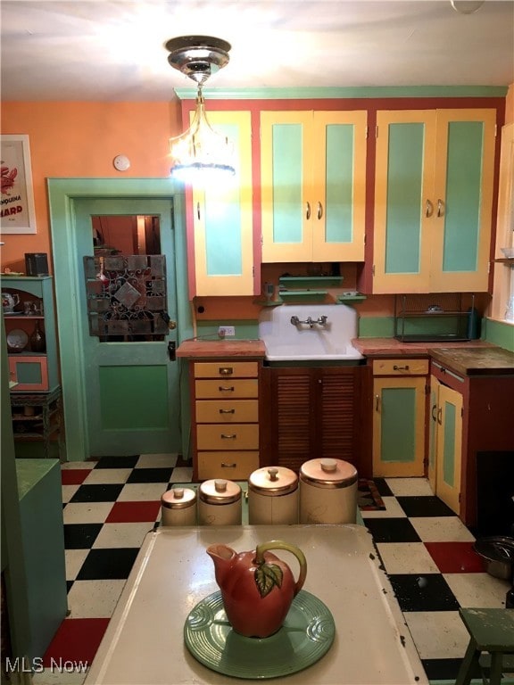 kitchen featuring sink