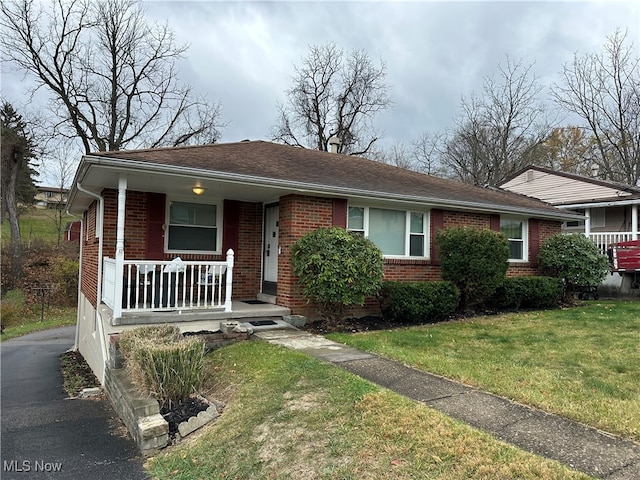 view of front of house with a front lawn and covered porch