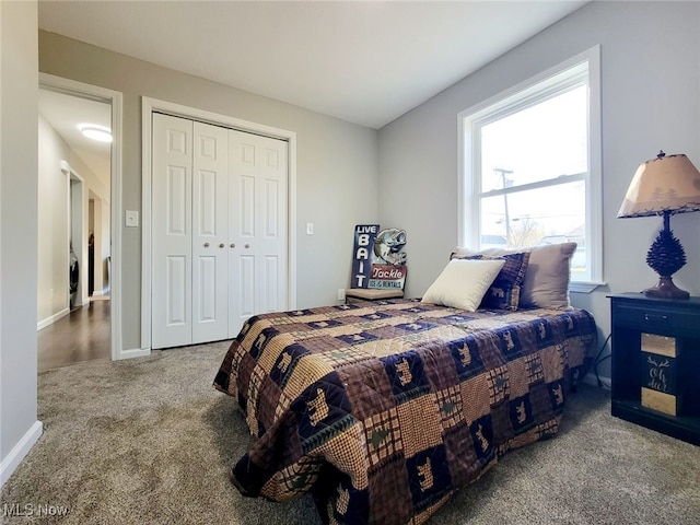 bedroom with carpet flooring and a closet