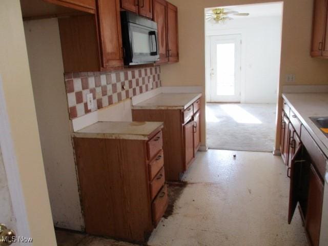 kitchen with decorative backsplash and ceiling fan