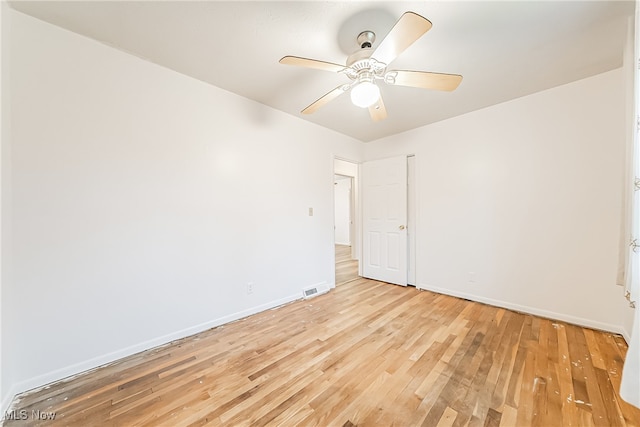 unfurnished room featuring light hardwood / wood-style flooring and ceiling fan