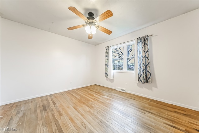 unfurnished room featuring light wood-type flooring and ceiling fan