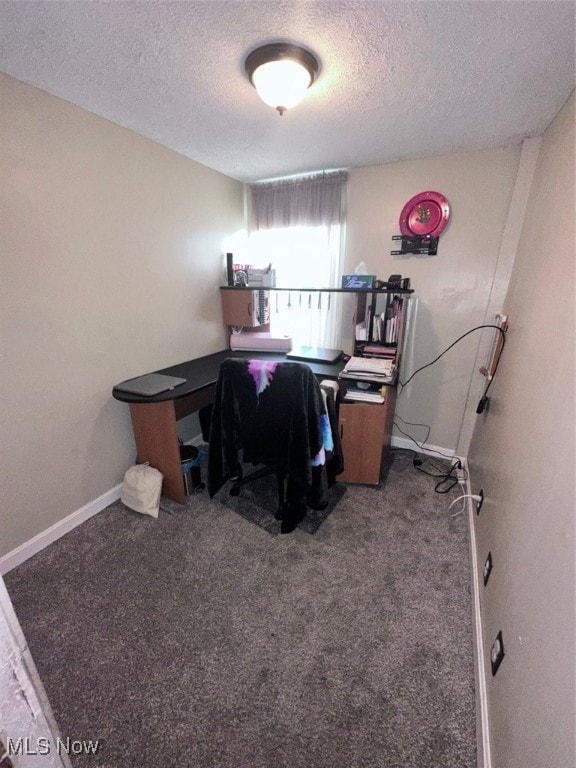 office area with a textured ceiling and carpet