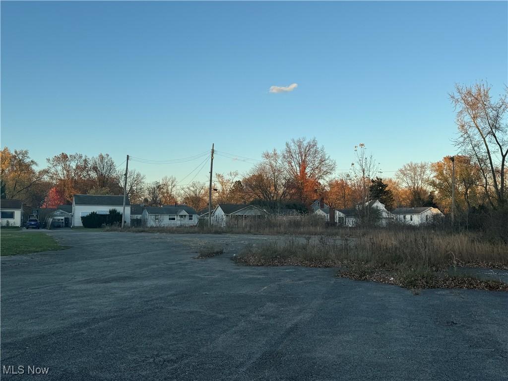 2166 Parkman Rd NW, Warren, OH 44485