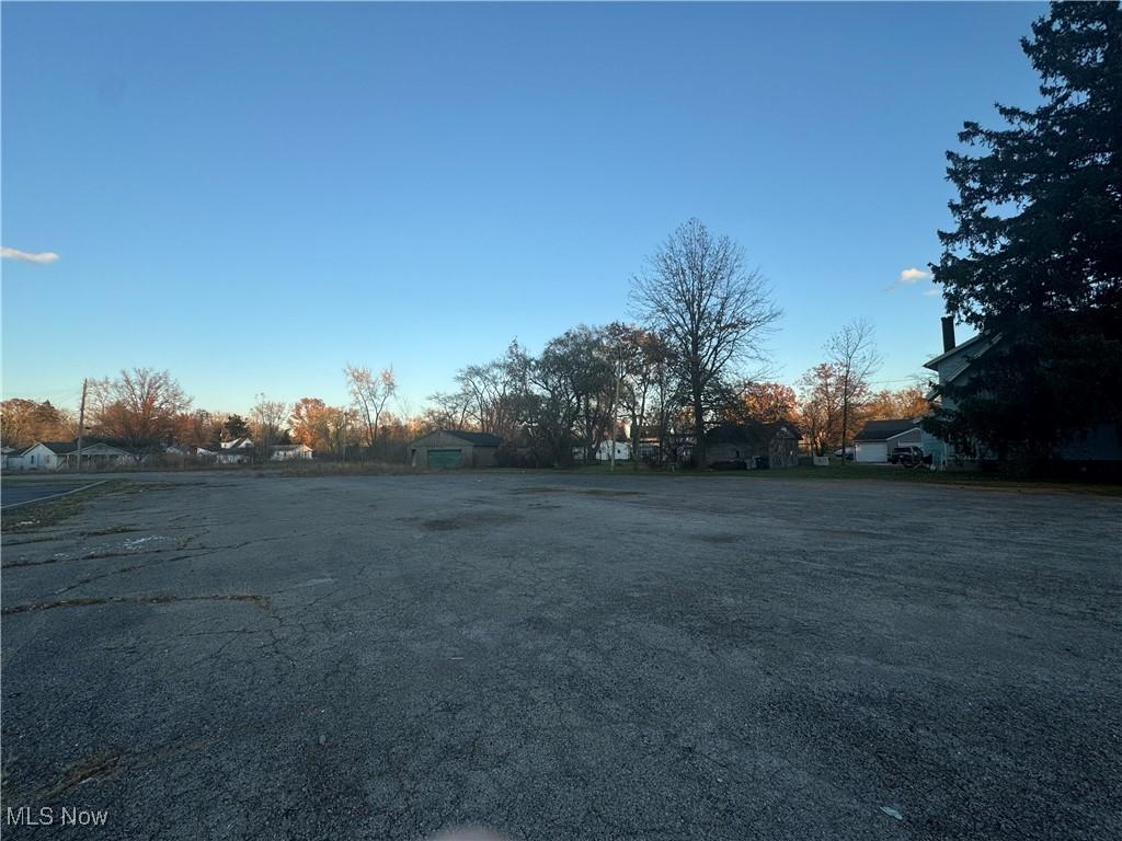 2166 Parkman Rd NW, Warren, OH 44485