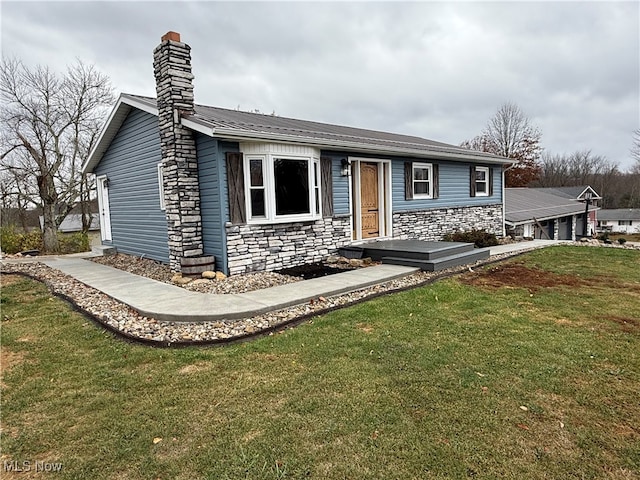 view of front of house featuring a front yard