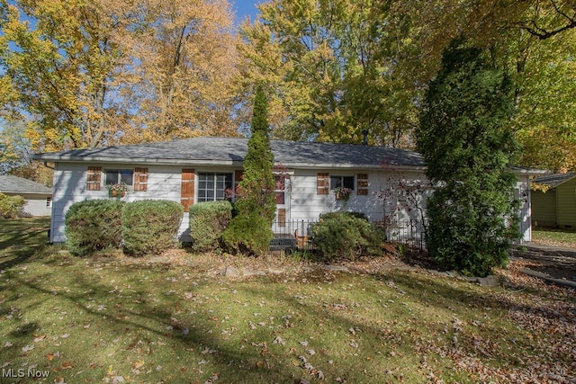 single story home featuring a front yard