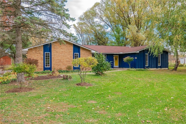 ranch-style home with a front yard